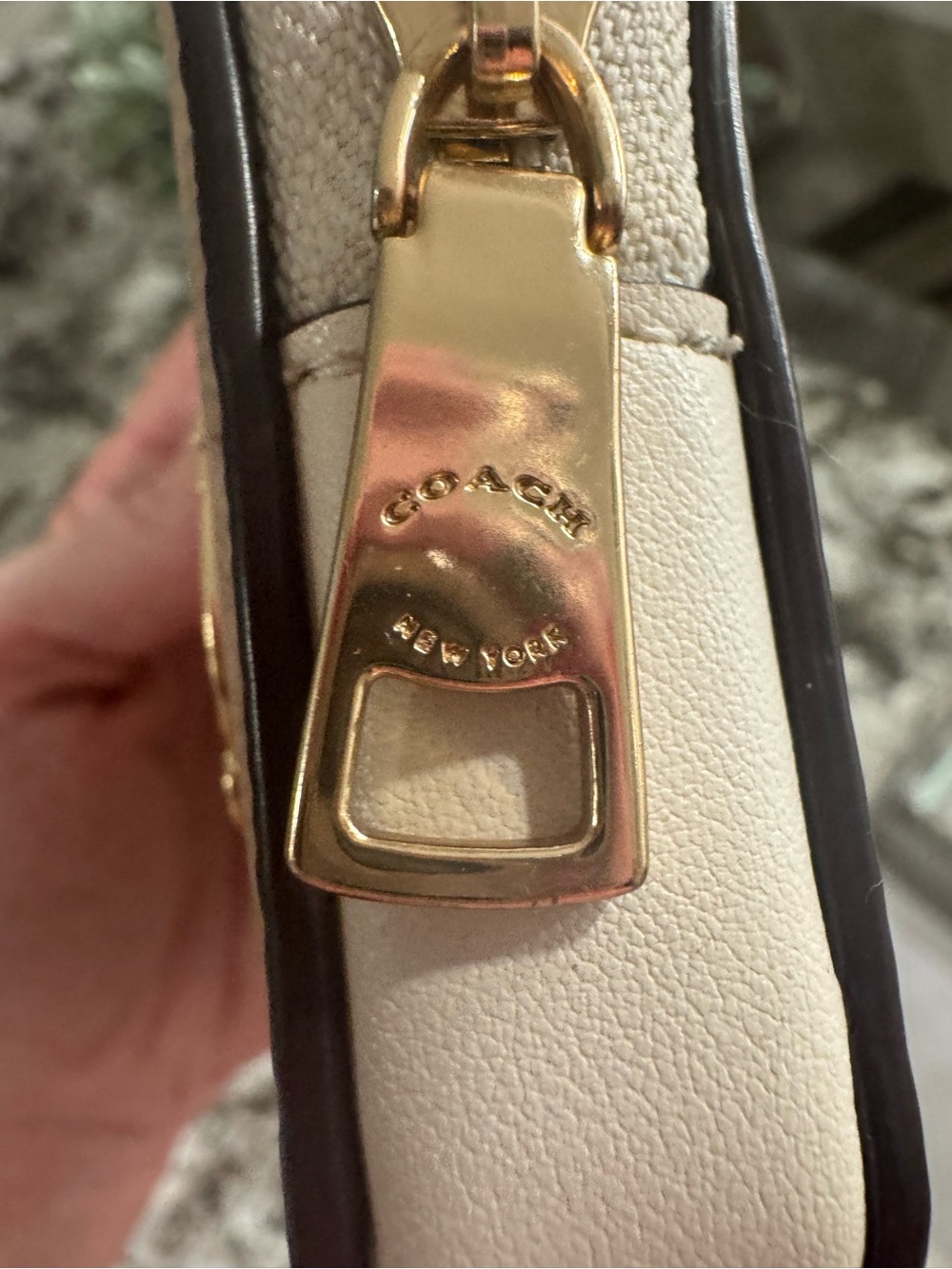 Coach Signature Zip Card Case in Tan and Chalk - Picture 9 of 11